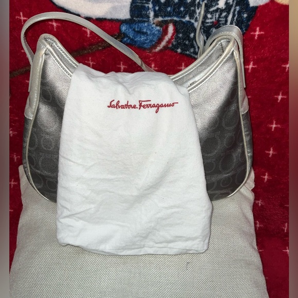 Salvatore Ferragamo Gancini Shoulder or hobo Bag. - Picture 4 of 15